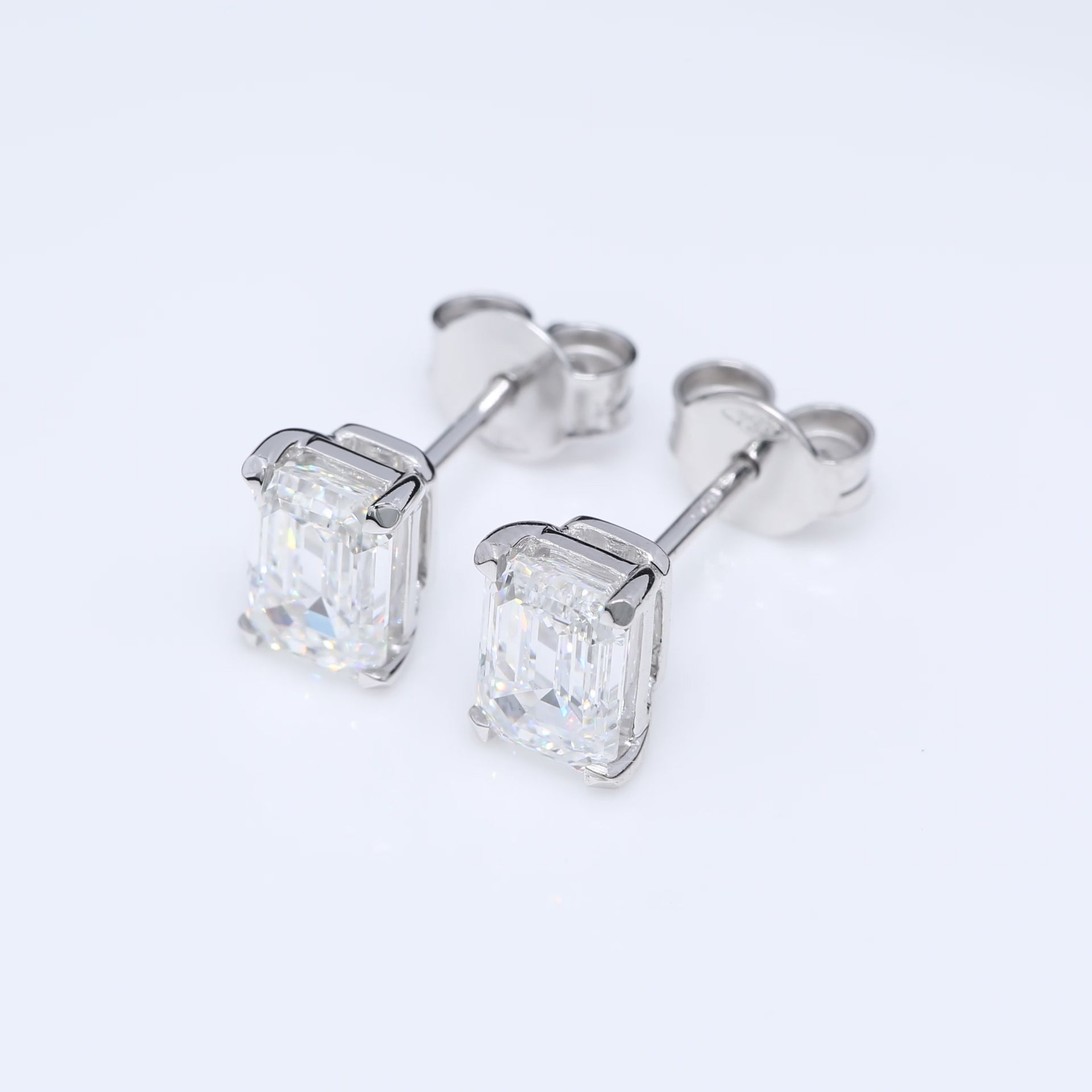 2 x 1.00 CT (SMARAGD) DIAMANTÖRHÄNGEN