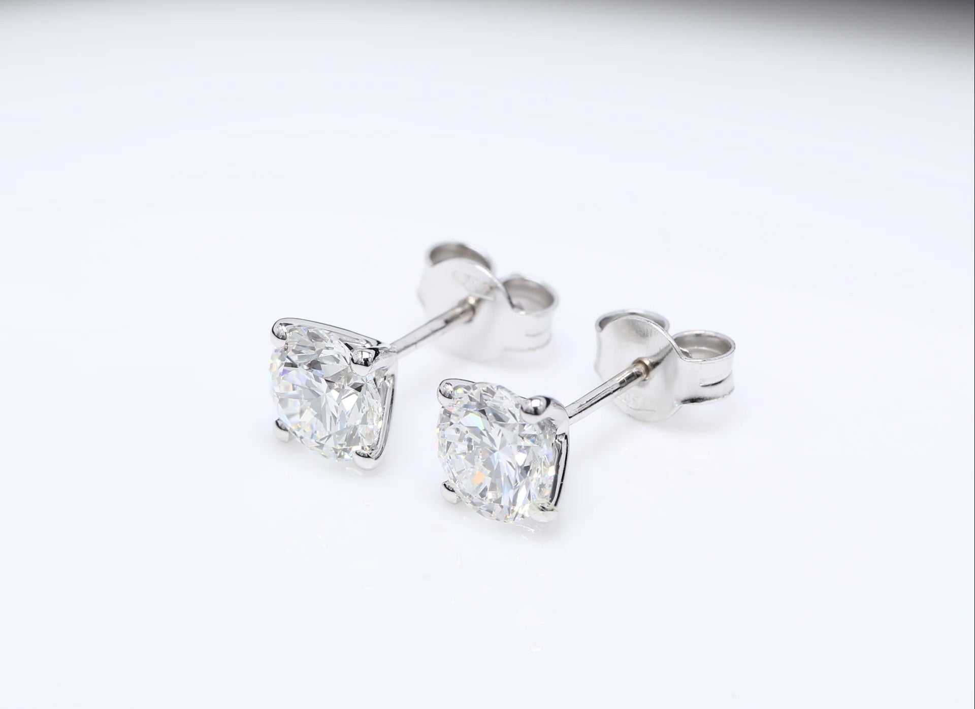 2 x 1.00 CT (RUND) DIAMANTÖRHÄNGEN