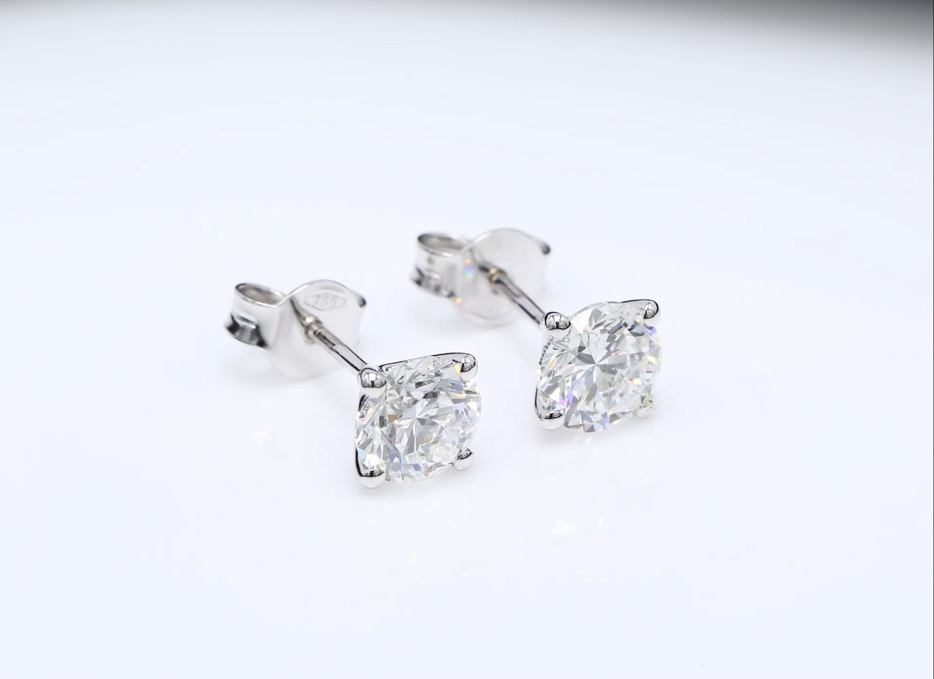 2 x 1.00 CT (RUND) DIAMANTÖRHÄNGEN