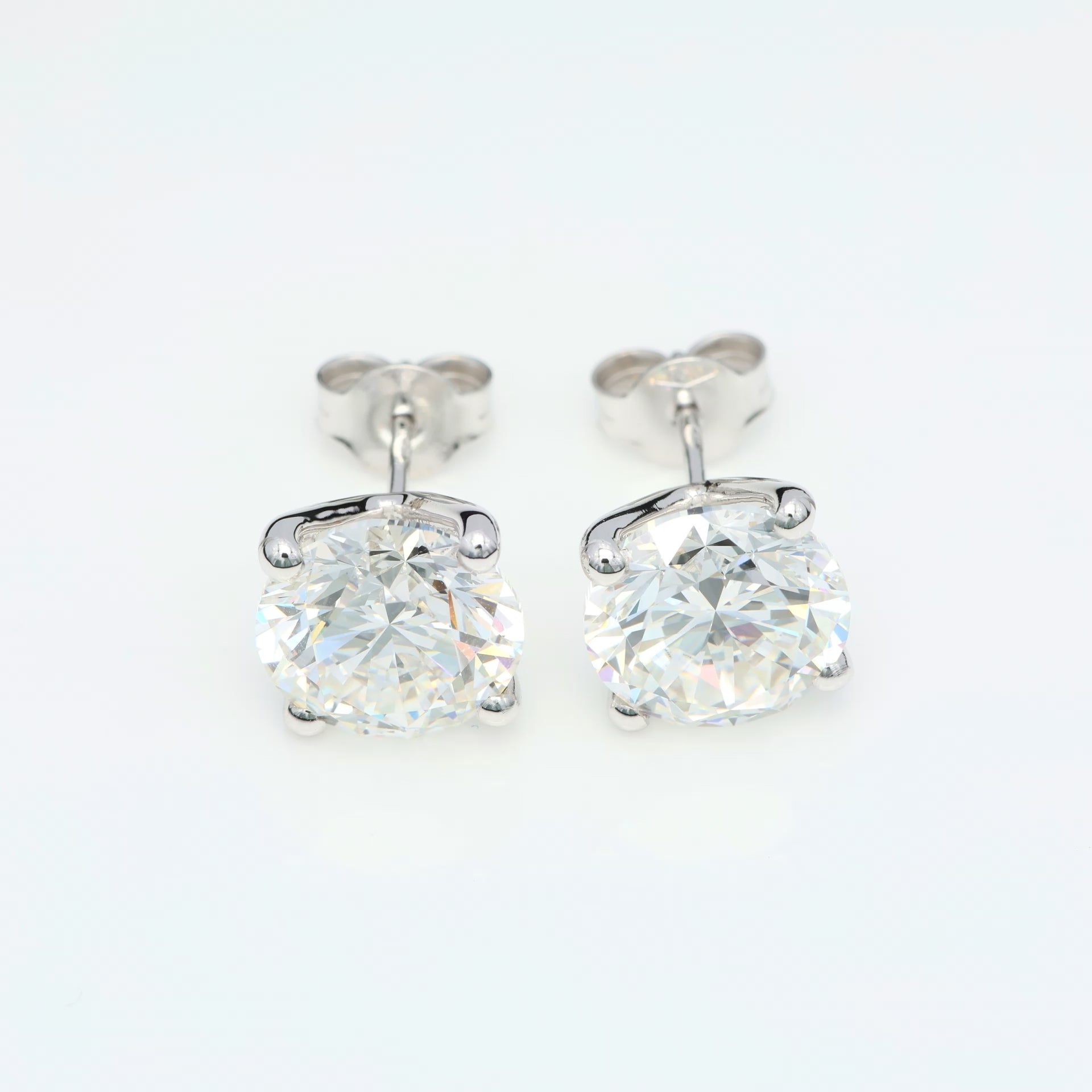 2 x 4.00 CT (RUND) DIAMANTÖRHÄNGEN