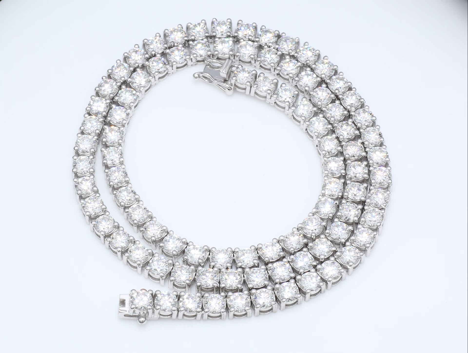 27.00 CT (RUND) TENNISHALSBAND