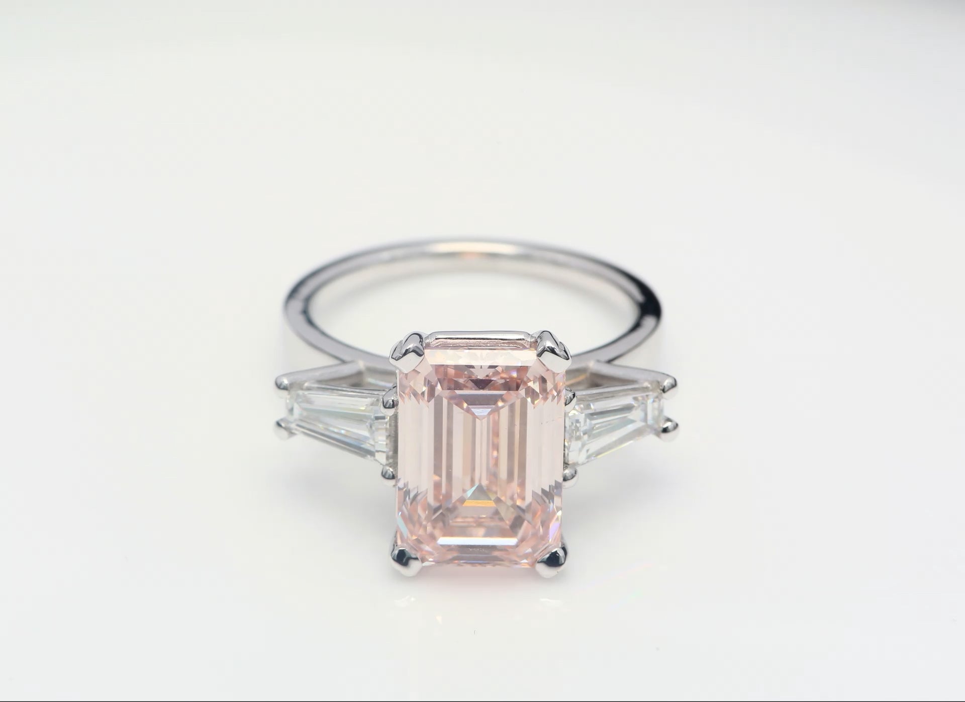 5.00 CT (ROSA SMARAGD) TRESTENSDIAMANTRING