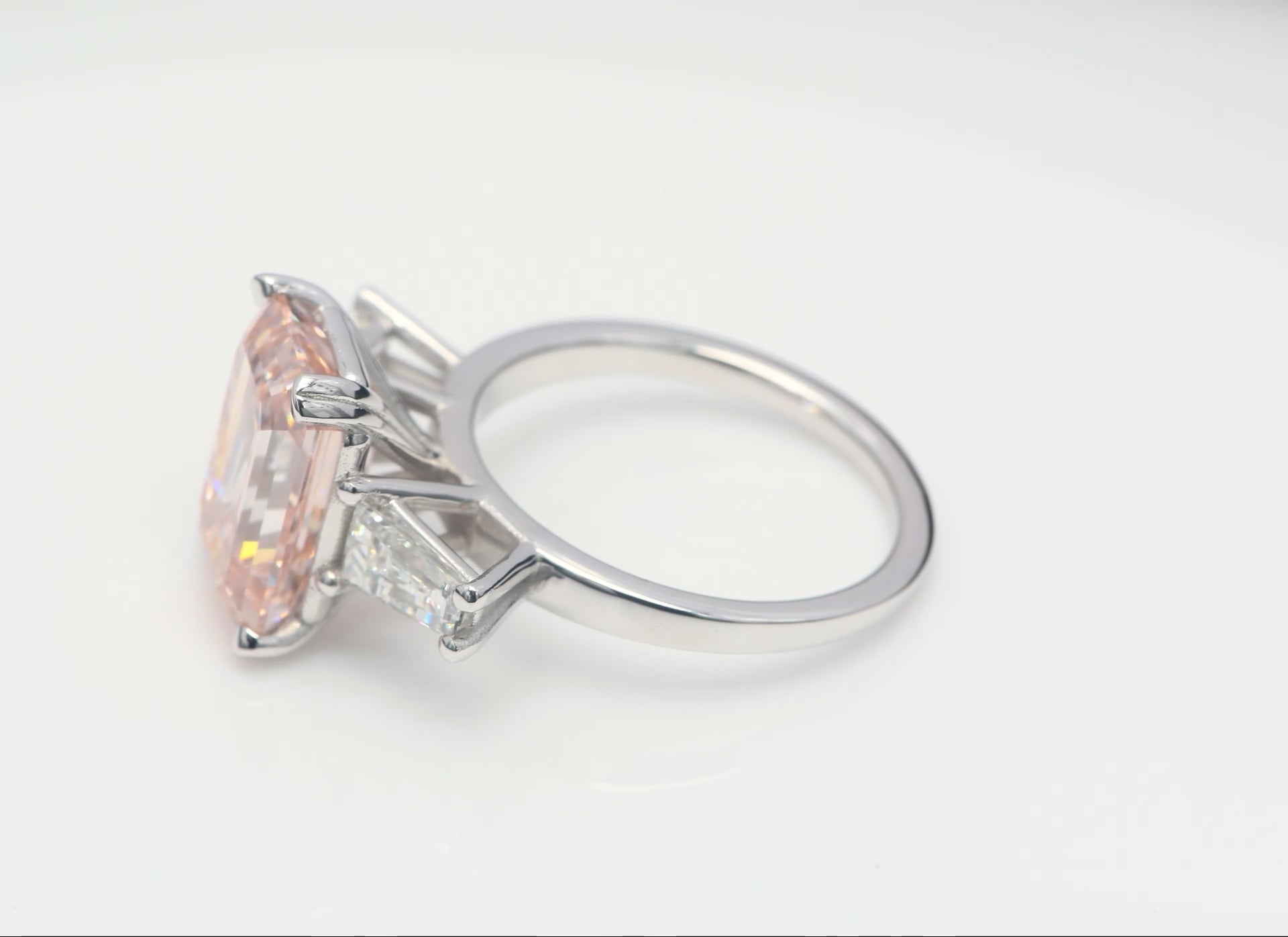 5.00 CT (ROSA SMARAGD) TRESTENSDIAMANTRING