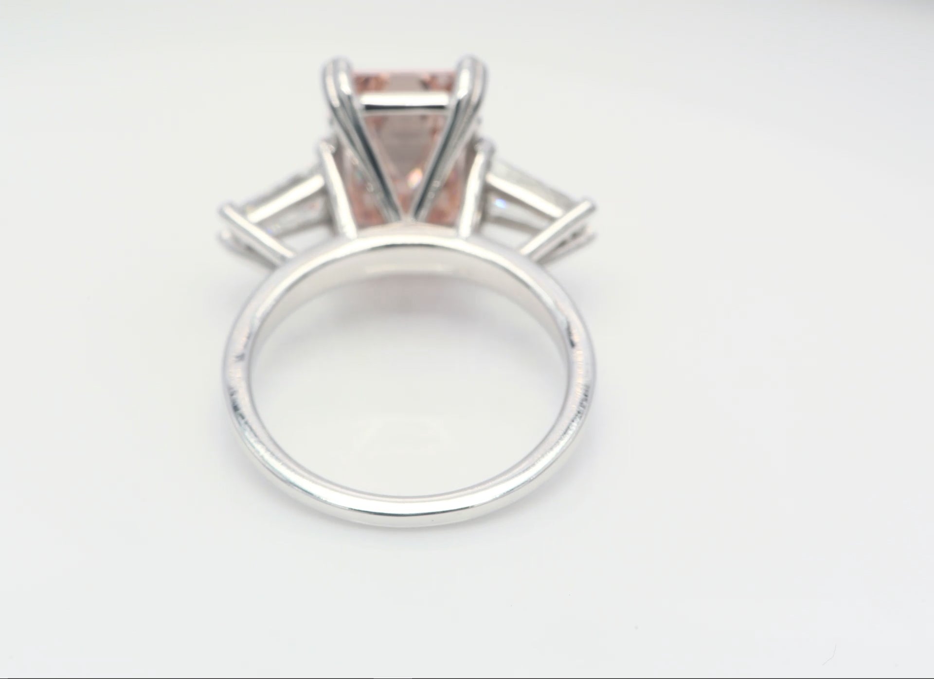 5.00 CT (ROSA SMARAGD) TRESTENSDIAMANTRING