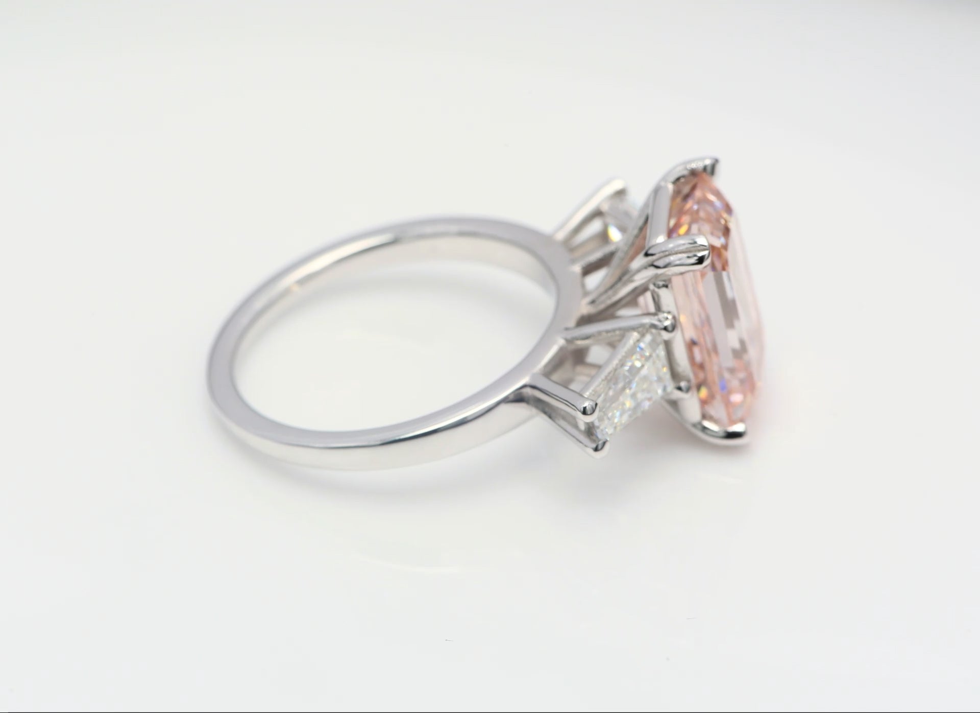 5.00 CT (ROSA SMARAGD) TRESTENSDIAMANTRING