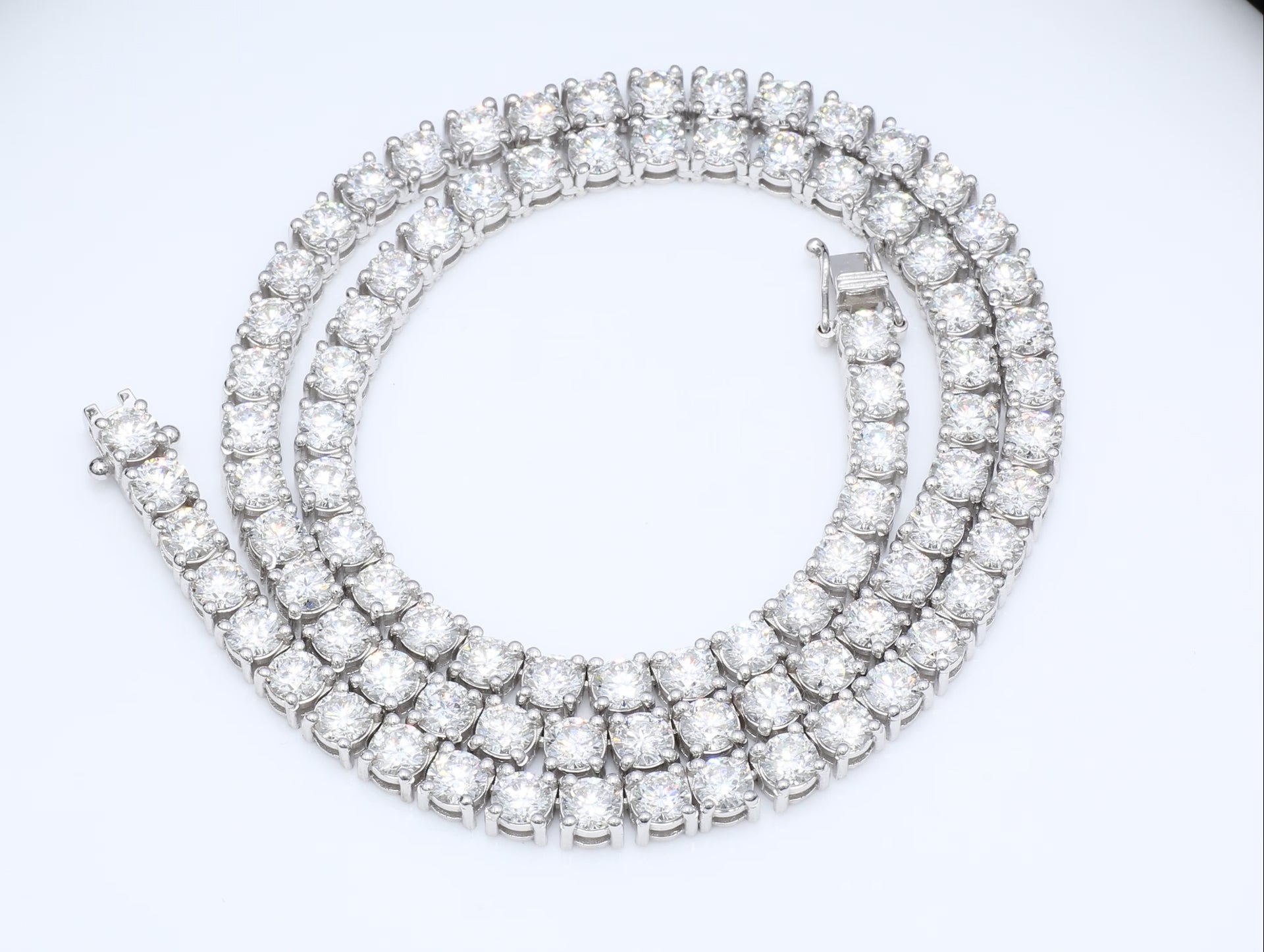 27.00 CT (RUND) TENNISHALSBAND